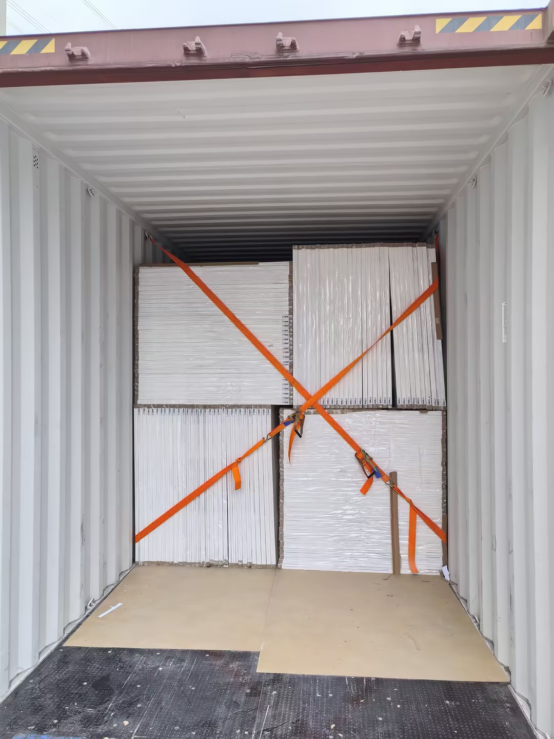 Placa de espuma de PVC versus compensado: o que &eacute; melhor para gabinetes?